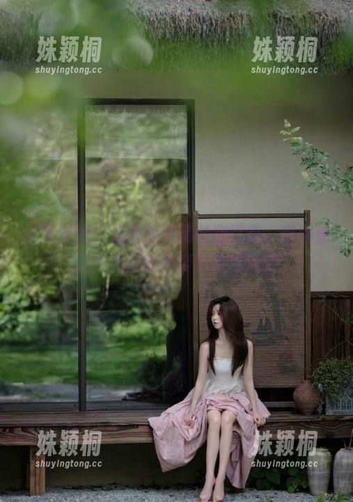 紧急企划 - 奶昔的高清长腿写真，带你感受她如画的身姿与自信风范