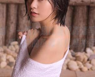 紧急企划 – 一览小恩比基尼高清写真资源，感受她的热辣与优雅并存