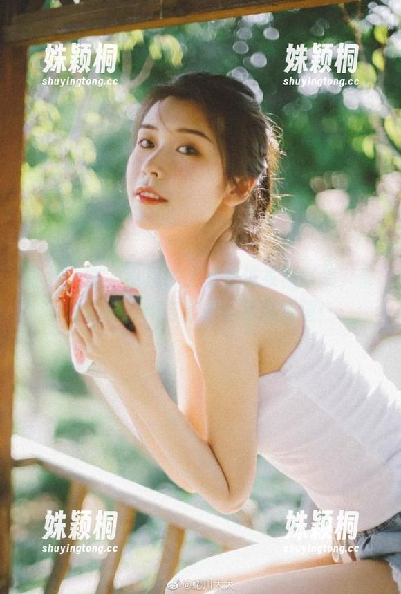 紧急企划-小恩 紧急企划 - 小恩的无圣光连衣裙图集,带你领略时尚与艺术的精彩碰撞!