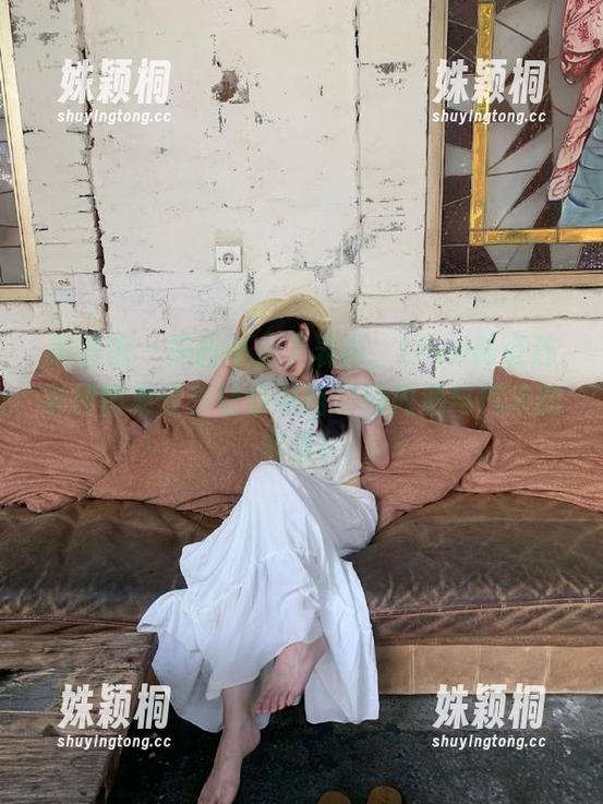 美媛馆-Love陆瓷 美媛馆 - 美丽不止于表面,Love陆瓷连衣裙图集分享让你领略时尚内涵与气质的融合!