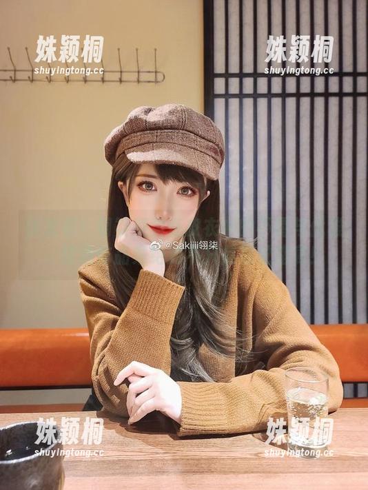 快来看！翎柒菜菜在皮衣中的不羁与优雅，精选作品集绝对不只是视觉盛宴！