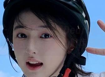 微密圈 – 深入了解脸红Dearie的私拍世界，连体衣搭配带来的时尚视觉盛宴
