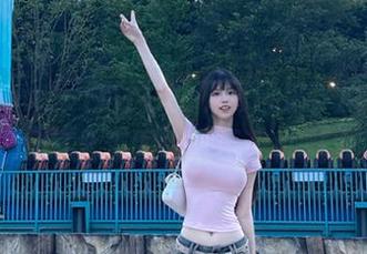 花漾show – 白衬衫的不同风采，周于希sandy全套图包展示个性魅力