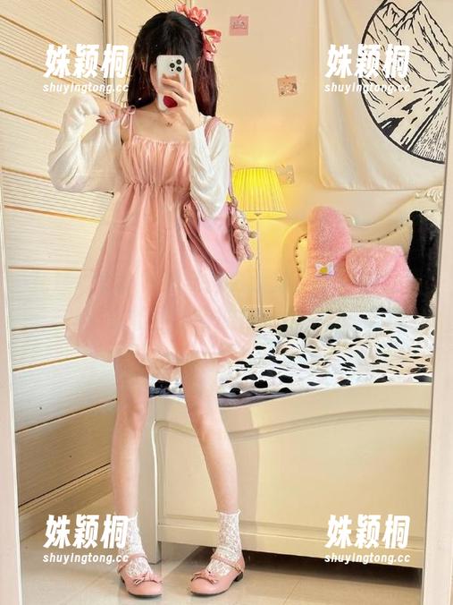 花漾show-小海臀 花漾show - 感知魅力绽放,小海臀红裙私拍图集中的每一抹风情