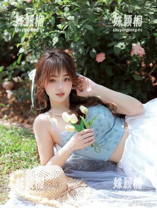袜啵啵-小沫 袜啵啵 - 感受小沫的蕾丝魅力:高清美图为你展现无与伦比的风情