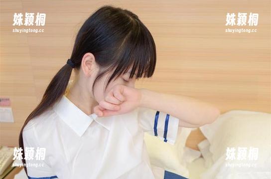 西尔酱在线写真：魅力校服与白丝搭配，青春气息扑面而来