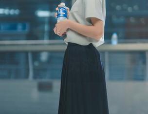 许岚LAN制服OL写真集精选，职场女性的力量与柔美，无法抗拒的魅力