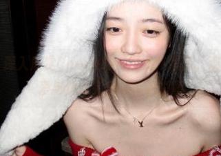 语画界 – 深入欣赏Chery绯月樱女仆作品，观看她将可爱与优雅完美融合的瞬间