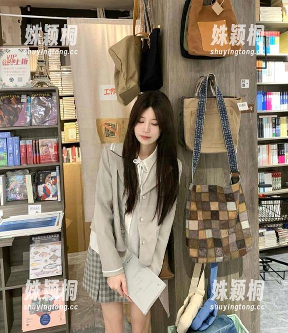 语画界 - 一场关于小沫琳和夏日的冒险，照片中充满了阳光、笑声和超模气息的写真就等你来欣赏！