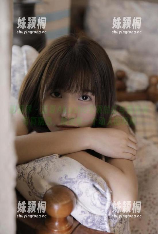语画界-蓝夏Akasha 语画界 - 蓝夏Akasha呈现的红与黑内衣写真精选,捕捉每一个动人的瞬间