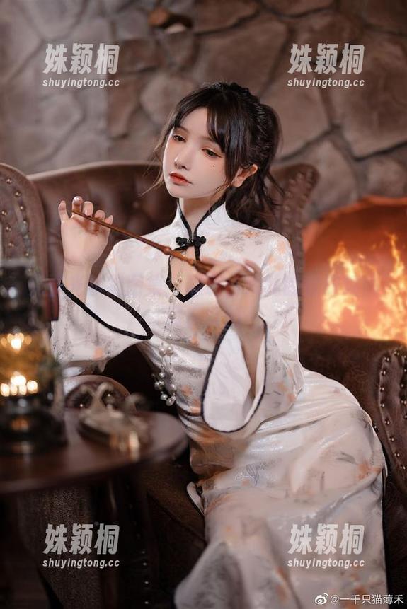 无圣光旗袍图集：超级小禾儿的优雅瞬间尽在此刻