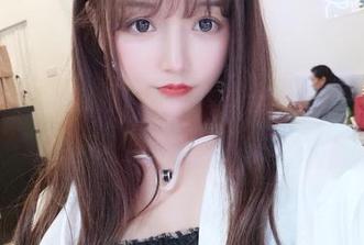 探秘“过期米线线喵”的丝袜写真合集：每一张都是视觉的盛宴