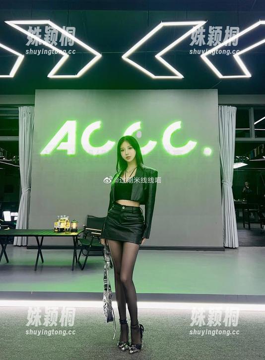 来自过期米线线喵的绝美写真《魔鬼》，高清图片和原图让你领略不一样的视觉盛宴！