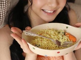 微密圈 – 最新图包上线：探索迷人的五姨太妹妹的梦幻写真世界！