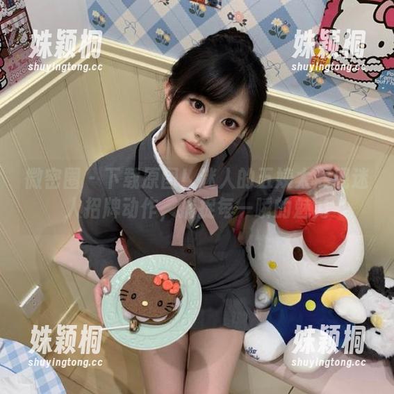 迷人的五姨太 微密圈 - 下载原图!迷人的五姨太展现迷人招牌动作,捕捉每一瞬的魅力