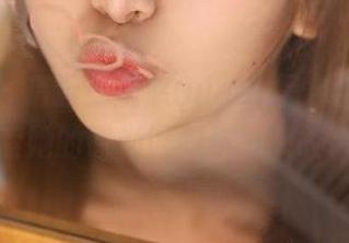 青豆客 – 精选王婉悠Queen黑色套图，探索她的时尚世界与个人故事