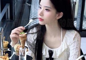 青豆客 – 一键下载艾小青的旅拍作品，解锁网盘里的视觉盛宴！
