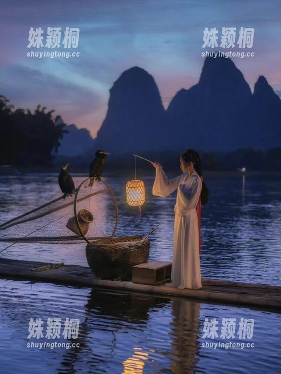 青豆客-谭晓彤 青豆客 - 从未见过如此多的风格,谭晓彤最新女神Elise百变秀图包真是令人震惊!