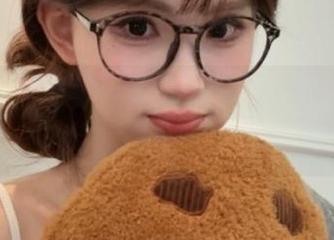 青豆客 – 一起欣赏颖莹儿YY长腿写真，图库中尽显优雅气场