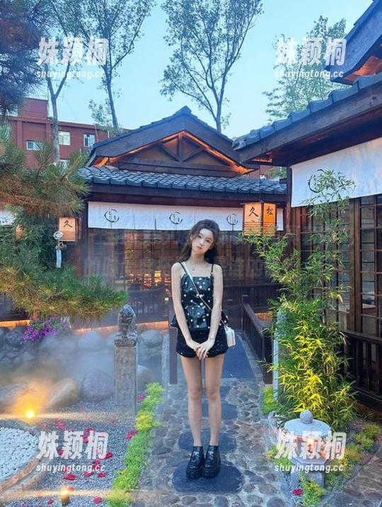 青豆客-颜美汐 青豆客 - 当颜美汐遇上皮衣,写真套图中的时尚穿搭到底是谁的错?