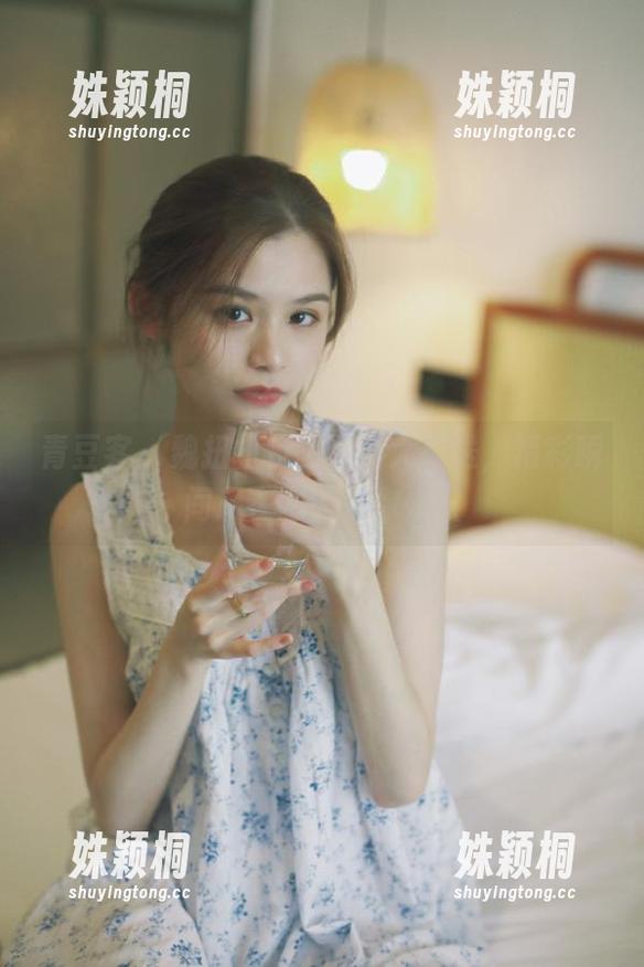 青豆客-魏扭扭 青豆客 - 魏扭扭校园写真大放送,精彩瞬间尽在网盘等你来取