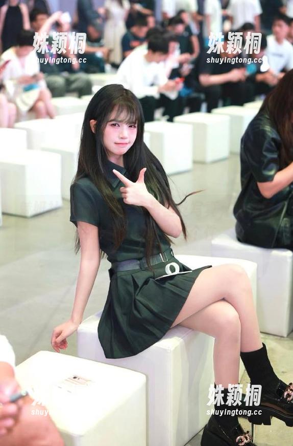 魅妍社-周小然 魅妍社 - 周小然全套裤里丝写真,独特图片彰显女性优雅与个性